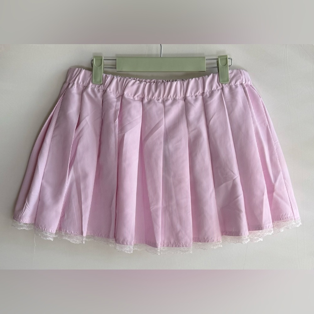 Pretty Little Things skirt • NWT • Women’s size 10 - Picture 3 of 6